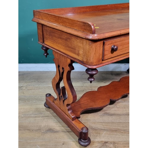 479 - A Victorian cedar wood Dressing Table fitted three frieze drawers 4ft 1in W x 2ft 8in H (R5)