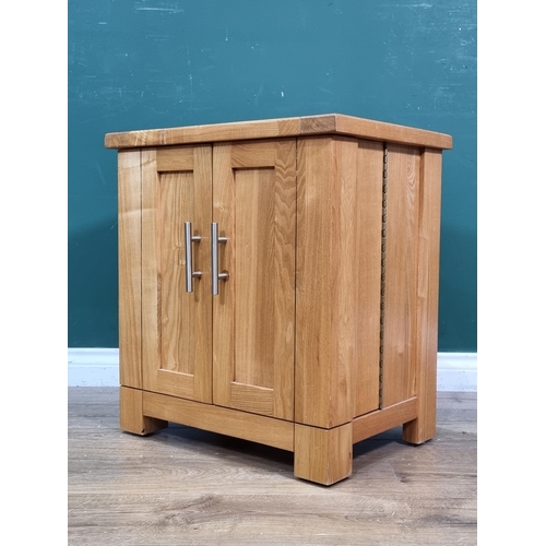 512 - An oak CD Cupboard 2ft H x 1ft 9in W (R6)