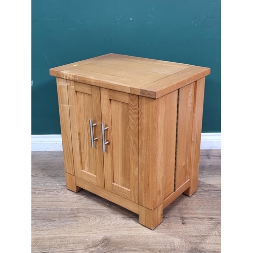 512 - An oak CD Cupboard 2ft H x 1ft 9in W (R6)