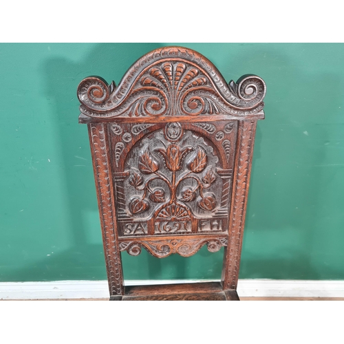 690 - A Victorian carved oak Hall Chair (R6)