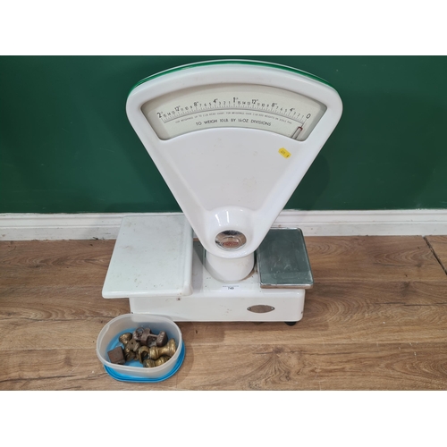 749 - A Weighmaster Set of Balance Scales and weights (R9)