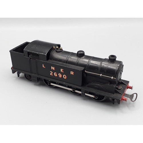 1085 - A Hornby Dublo pre-war EDL7 LNER 0-6-2T, Ex, has been lightly run, no signs of fatigue to wheels, ch... 