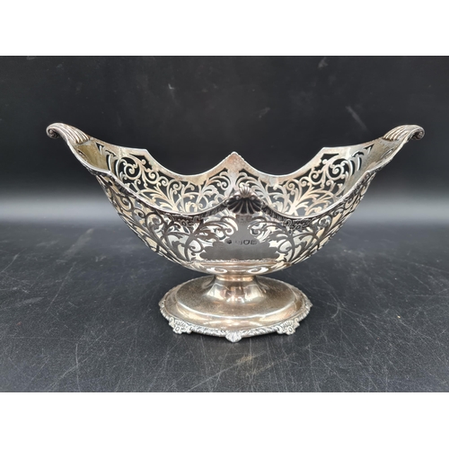 30 - An Edward VII pierced oval Basket with scallop terminals on pedestal base, London 1902, 9 1/2in, 350... 