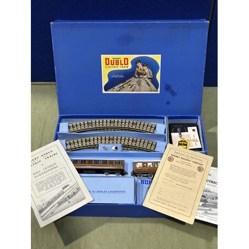 1004 - A boxed Hornby Dublo EDP1 'Sir Nigel Gresley' Set, 1/2 inch version, contents M, this version having... 