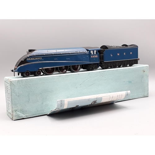 1008 - A boxed Hornby Dublo pre-war EDL1 'Sir Nigel Gresley' Locomotive, superb example, M, no fatigue to l... 