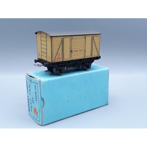 1011 - A boxed pre-war Hornby Dublo D1 S.R. Meat Van, Nr M slight staining to roof on each end, no fatigue ... 