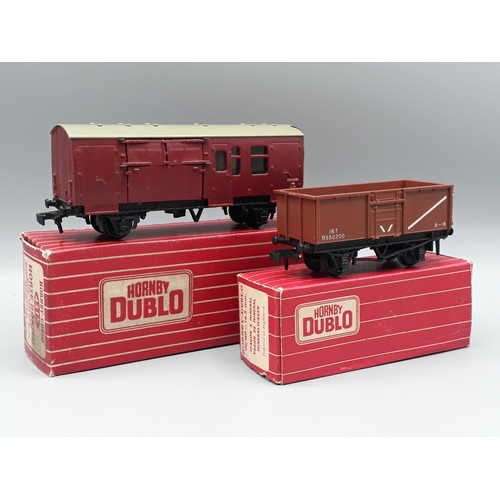 1018 - A boxed Hornby Dublo 4315 Horse Box and 4656 brown Mineral Wagon, both M, horse box complete with ho... 