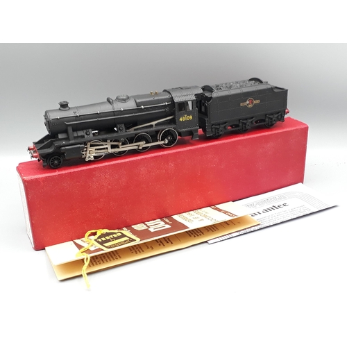 1019 - A boxed Hornby Dublo 2225 2-8-0 Freight Locomotive, M, no signs of use to wheels, box superb, no pri... 