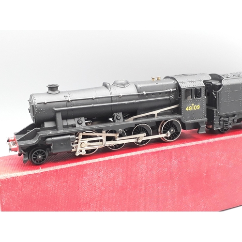 1019 - A boxed Hornby Dublo 2225 2-8-0 Freight Locomotive, M, no signs of use to wheels, box superb, no pri... 