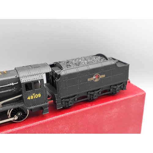 1019 - A boxed Hornby Dublo 2225 2-8-0 Freight Locomotive, M, no signs of use to wheels, box superb, no pri... 