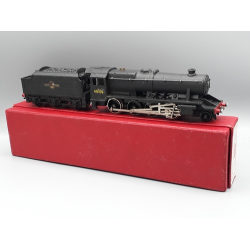 1019 - A boxed Hornby Dublo 2225 2-8-0 Freight Locomotive, M, no signs of use to wheels, box superb, no pri... 