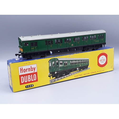 1025 - A boxed Hornby Dublo 3250 EMU, M, has been lightly run, box Ex plus with original packing rings