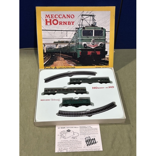 1027 - A boxed Hornby Acho 6134 Train de Voyageurs, superb throughout, shows no signs of use, hard to find ... 