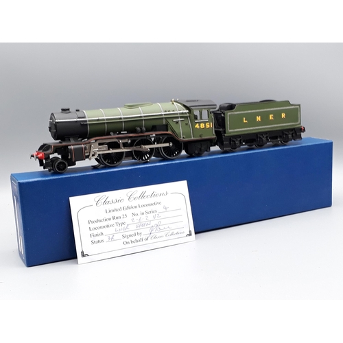 1033 - A boxed Classic Collections Limited Edition C54 V2 Locomotive in LNER green livery, M, box superb wi... 