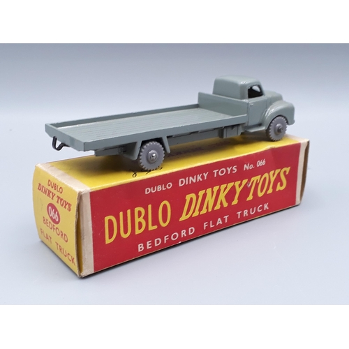 1041 - A rare Dublo Dinky Toys 066 Bedford Lorry with hook, M, in correct box, Ex plus, price to one of lon... 