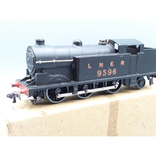 1059 - A Hornby Dublo factory repair LNER 0-6-2T, Nr M, slight marks by smoke box and screw, numbers and le... 