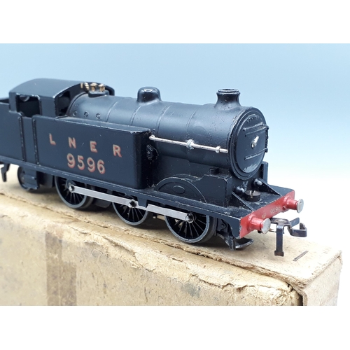 1059 - A Hornby Dublo factory repair LNER 0-6-2T, Nr M, slight marks by smoke box and screw, numbers and le... 