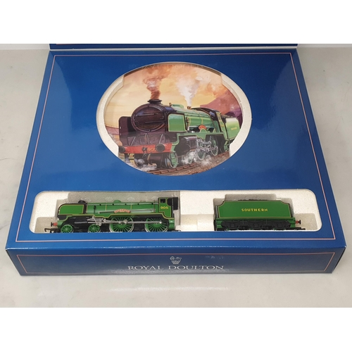 1177 - A boxed Hornby Railways 50th Anniversary Collection 'Tonbridge'. Unused with certificate, box and pl... 