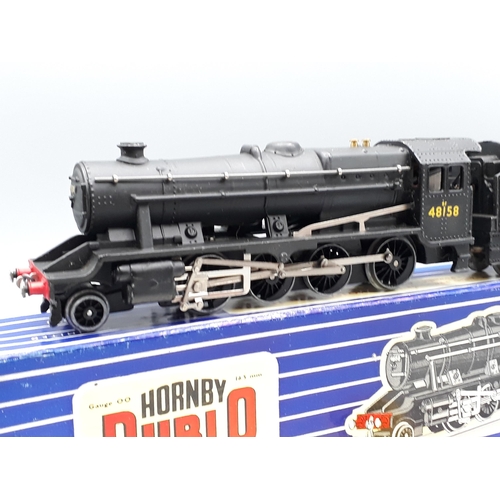 1186 - A boxed Hornby Dublo LT25 8F 2-8-0 Locomotive in striped box. The locomotive appears unused with no ... 