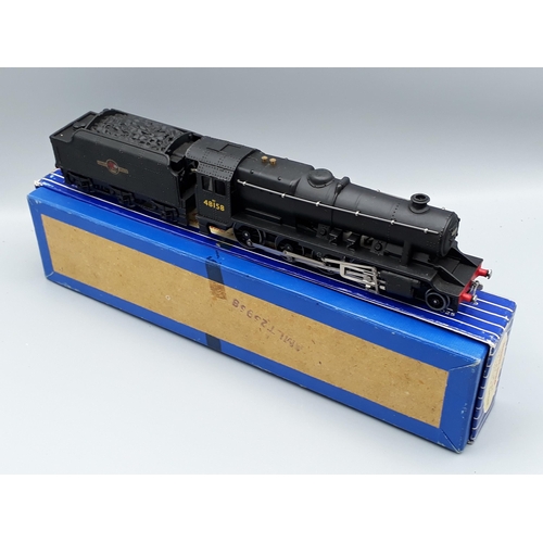 1186 - A boxed Hornby Dublo LT25 8F 2-8-0 Locomotive in striped box. The locomotive appears unused with no ... 