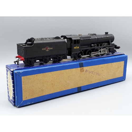 1186 - A boxed Hornby Dublo LT25 8F 2-8-0 Locomotive in striped box. The locomotive appears unused with no ... 