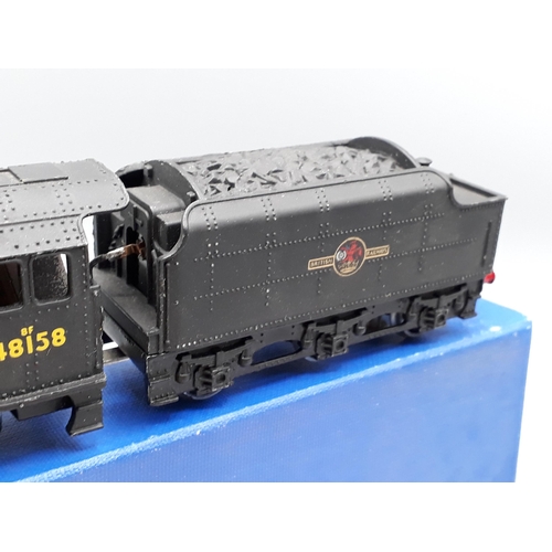 1187 - A boxed Hornby Dublo LT25 8F 2-8-0 Locomotive in scarcer plain blue box. Locomotive Nr M-M, box Ex-N... 