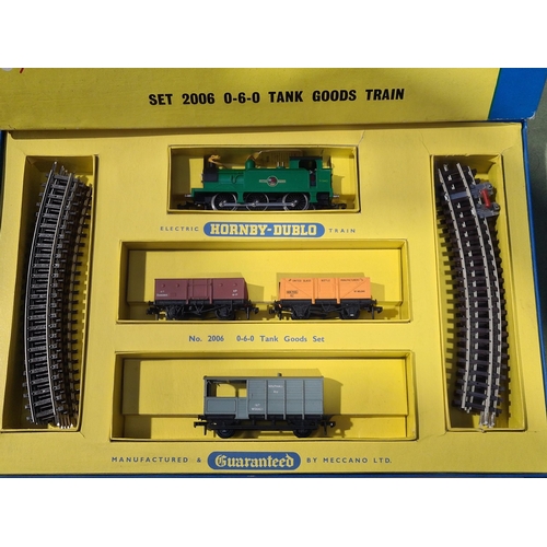 1200 - A boxed Hornby Dublo 2006 Tank Goods Set with plastic couplings, M, appears unused with no signs of ... 