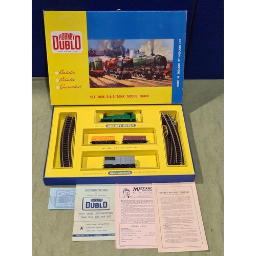 1201 - A boxed Hornby Dublo 2006 Tank Goods Set with metal couplings, M, little sign of use to wheels. Box ... 