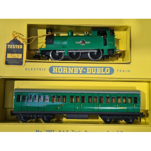 1202 - A boxed Hornby Dublo 2007 S.R. Tank Passenger Set, Nr M, has been lightly run. Box base Nr M, lid Ex... 