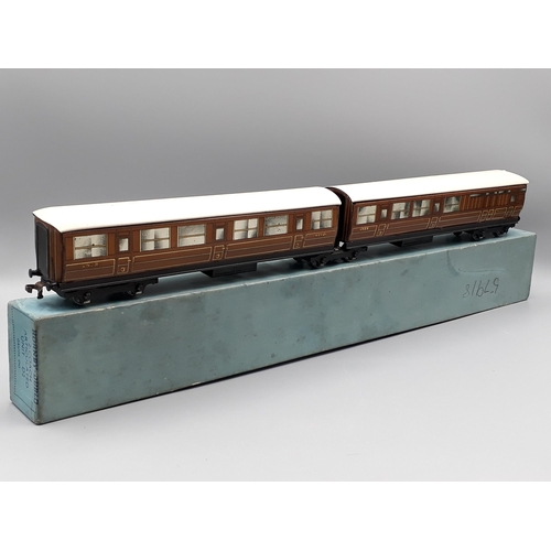 1205 - A boxed Hornby Dublo D2 L.N.E.R. Articulated Coach, Nr M, little sign of use, some crazing to roofs,... 