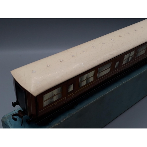 1205 - A boxed Hornby Dublo D2 L.N.E.R. Articulated Coach, Nr M, little sign of use, some crazing to roofs,... 