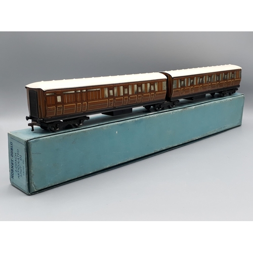 1205 - A boxed Hornby Dublo D2 L.N.E.R. Articulated Coach, Nr M, little sign of use, some crazing to roofs,... 