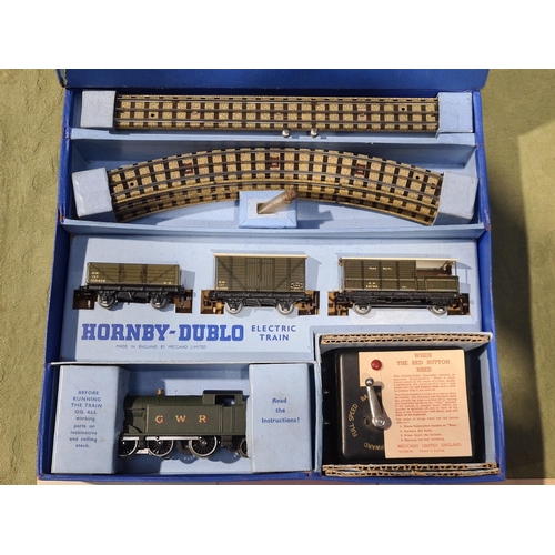 1207 - A boxed Hornby Dublo EDG7 G.W.R. Goods Set, Nr M, showing little signs of use to wheels or pick-ups.... 