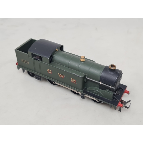 1207 - A boxed Hornby Dublo EDG7 G.W.R. Goods Set, Nr M, showing little signs of use to wheels or pick-ups.... 