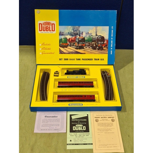 1210 - A boxed Hornby Dublo 2009 0-6-0 Tank Passenger Set, M, contents appear barely used. Box base Nr perf... 