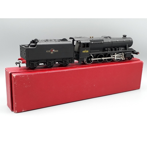 1213 - A boxed Hornby Dublo 2225 2-8-0 8F Locomotive, M, appears unused with no signs of use to the wheels,... 