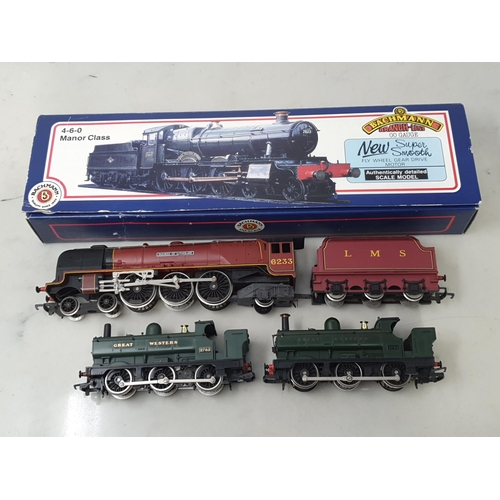 1225 - A boxed Bachmann 00 gauge 'Bradley Manor', an unboxed Hornby 'Duchess of Sutherland' and two unboxed... 