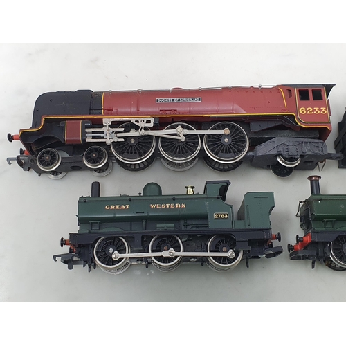 1225 - A boxed Bachmann 00 gauge 'Bradley Manor', an unboxed Hornby 'Duchess of Sutherland' and two unboxed... 