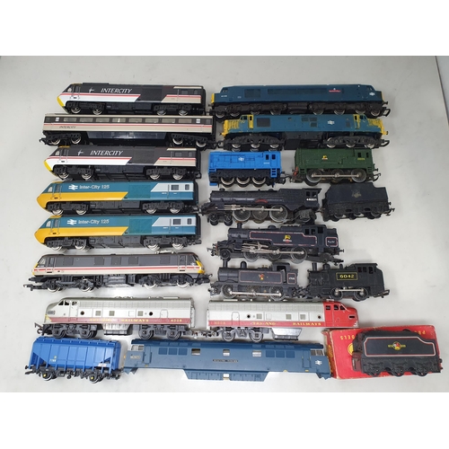 1226 - A collection of 00 gauge Locomotives including a Hornby Class 37, a Mainline Class 45, a Hornby Clas... 