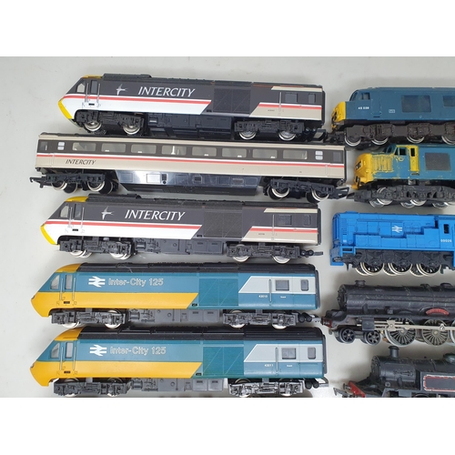 1226 - A collection of 00 gauge Locomotives including a Hornby Class 37, a Mainline Class 45, a Hornby Clas... 