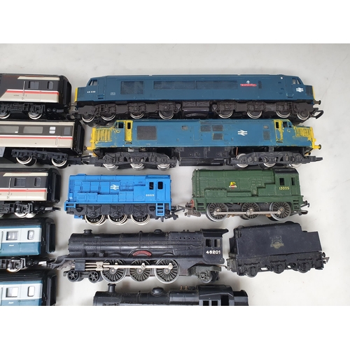 1226 - A collection of 00 gauge Locomotives including a Hornby Class 37, a Mainline Class 45, a Hornby Clas... 