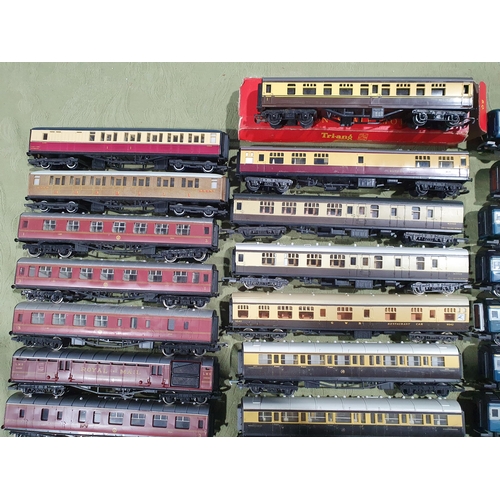 1228 - Twenty seven unboxed Hornby and Triang 00 Coaches including Intercity, Western and Midland Region, e... 