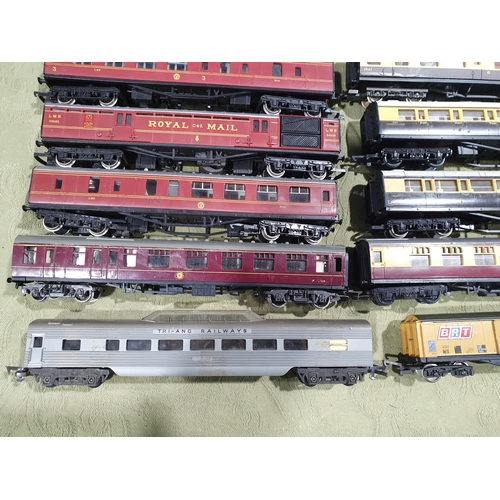 1228 - Twenty seven unboxed Hornby and Triang 00 Coaches including Intercity, Western and Midland Region, e... 