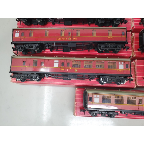 1236 - Ten Hornby Dublo Super Detail BR Corridor Coaches, some with correct boxes