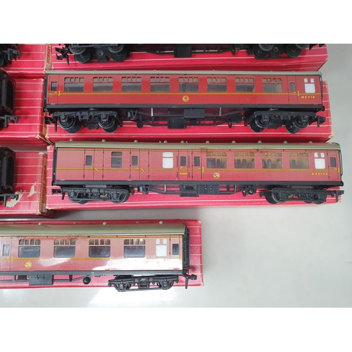 1236 - Ten Hornby Dublo Super Detail BR Corridor Coaches, some with correct boxes