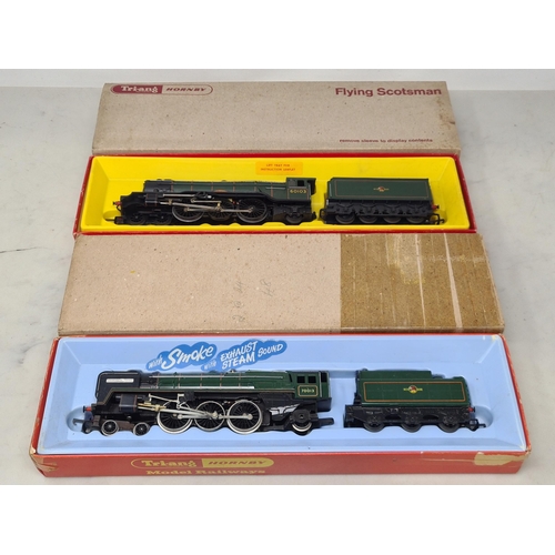 1243 - A boxed Triang Hornby 00 gauge R850 'Flying Scotsman' in BR green livery, still in card sleeve and a... 