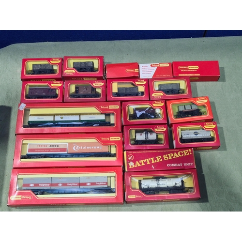 1247 - Nineteen boxed Triang Hornby 00 gauge Wagons including R719 Container Bogie Wagon, R633 Freightliner... 