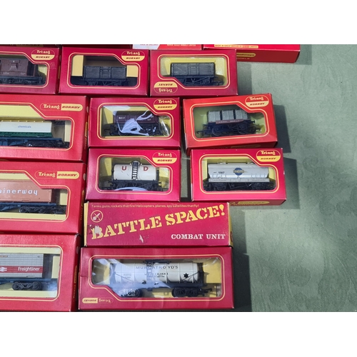 1247 - Nineteen boxed Triang Hornby 00 gauge Wagons including R719 Container Bogie Wagon, R633 Freightliner... 