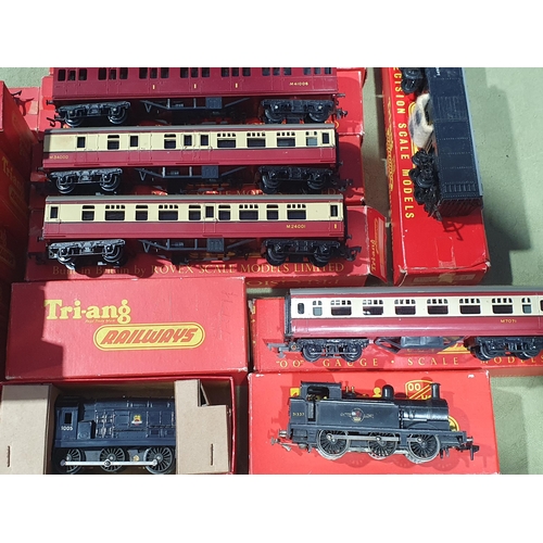 1273 - A boxed Triang R152 0-6-0 diesel Shunter, an 0-6-0T in 3F box, and a quantity of boxed Rolling Stock... 