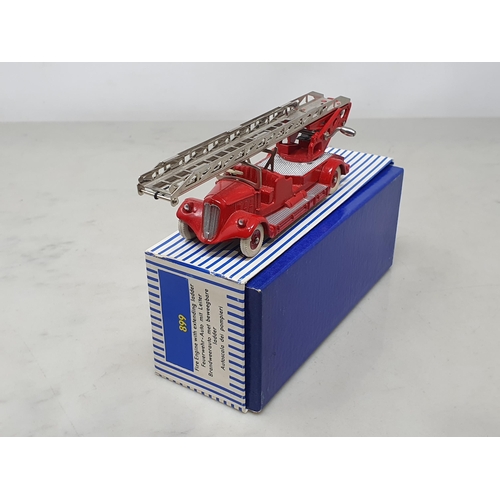 1481 - A boxed French Dinky Supertoys No.899 Fire Engine, Mo, box superb with base car, ladder packing and ... 